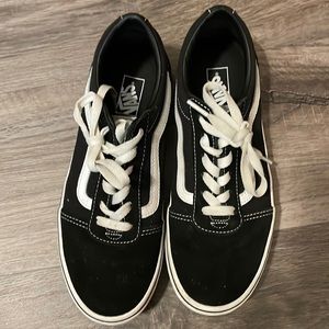 Van’s black youth size 6